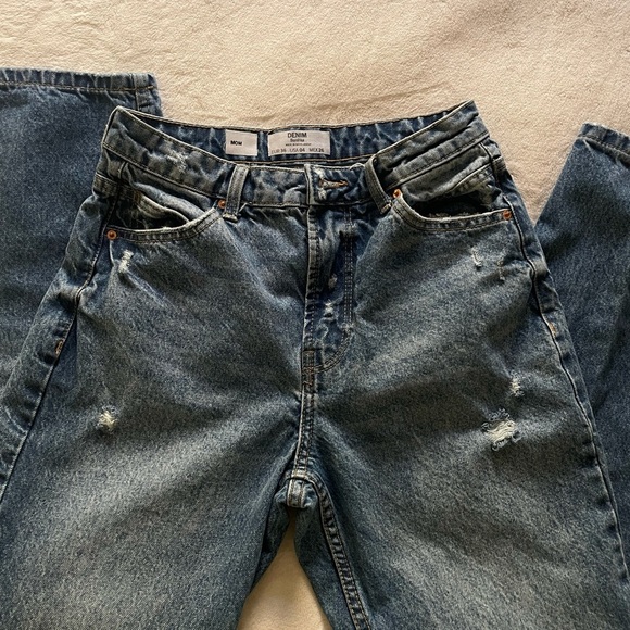 Bershka Ripped Mom Jeans - Picture 4 of 4